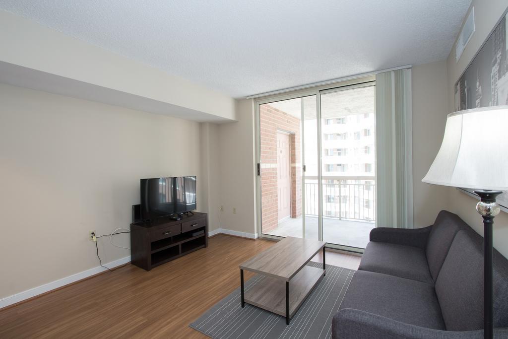 Pentagon City Luxury Apartment Арлингтон Экстерьер фото