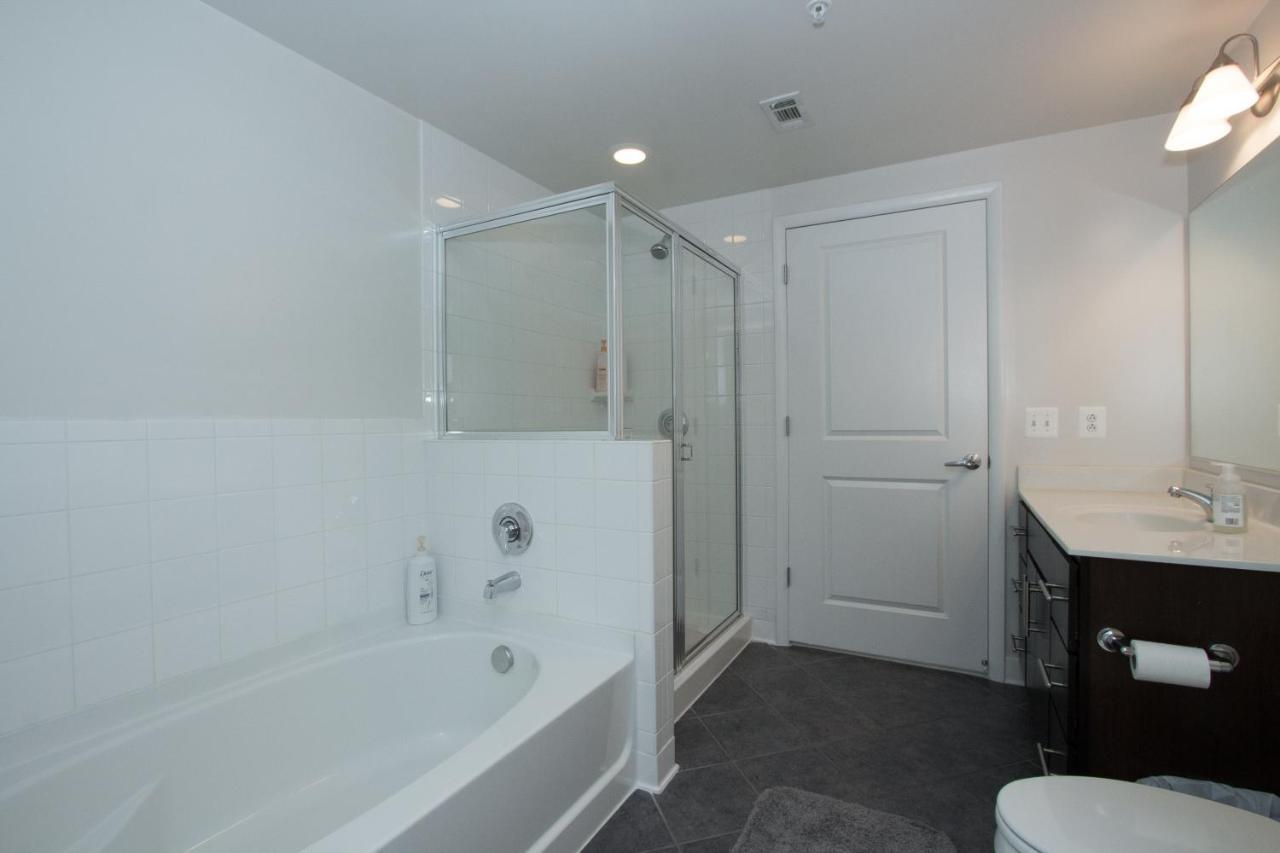 Pentagon City Luxury Apartment Арлингтон Экстерьер фото